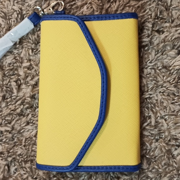 NWT APT.9 Yellow Phone Wristlet. - Picture 2 of 6